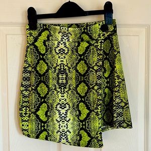 Missguided Lime Green and Black Wrap Front Snakeskin Print Skort Size 4